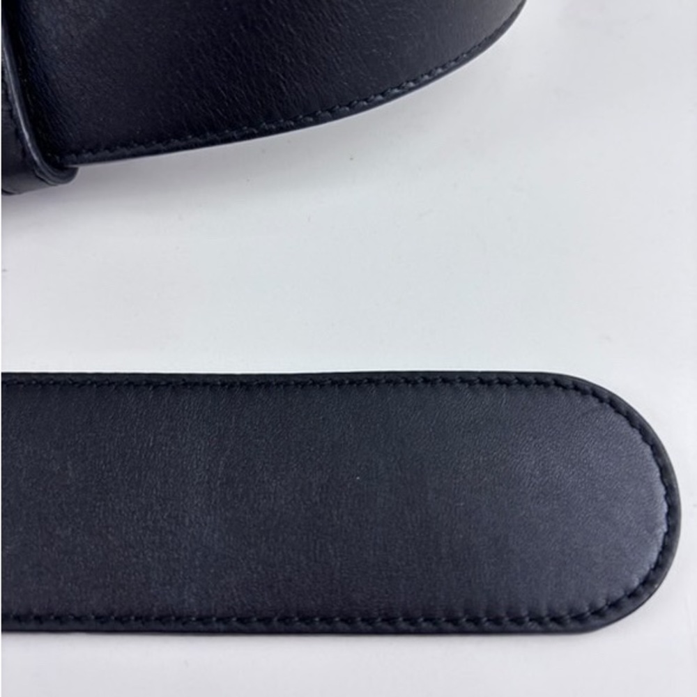 Gucci Black Leather Belt with Gold GG Buckle - Picture 2 of 5
